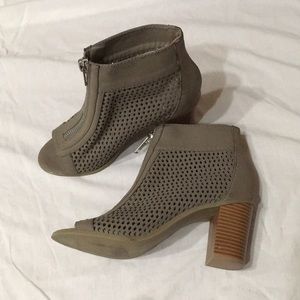 🐳Report zip up heels🐳